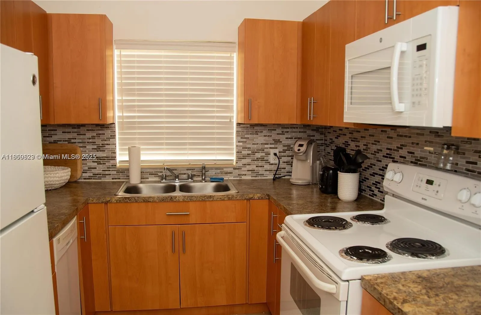 233 Madeira Ave, #1