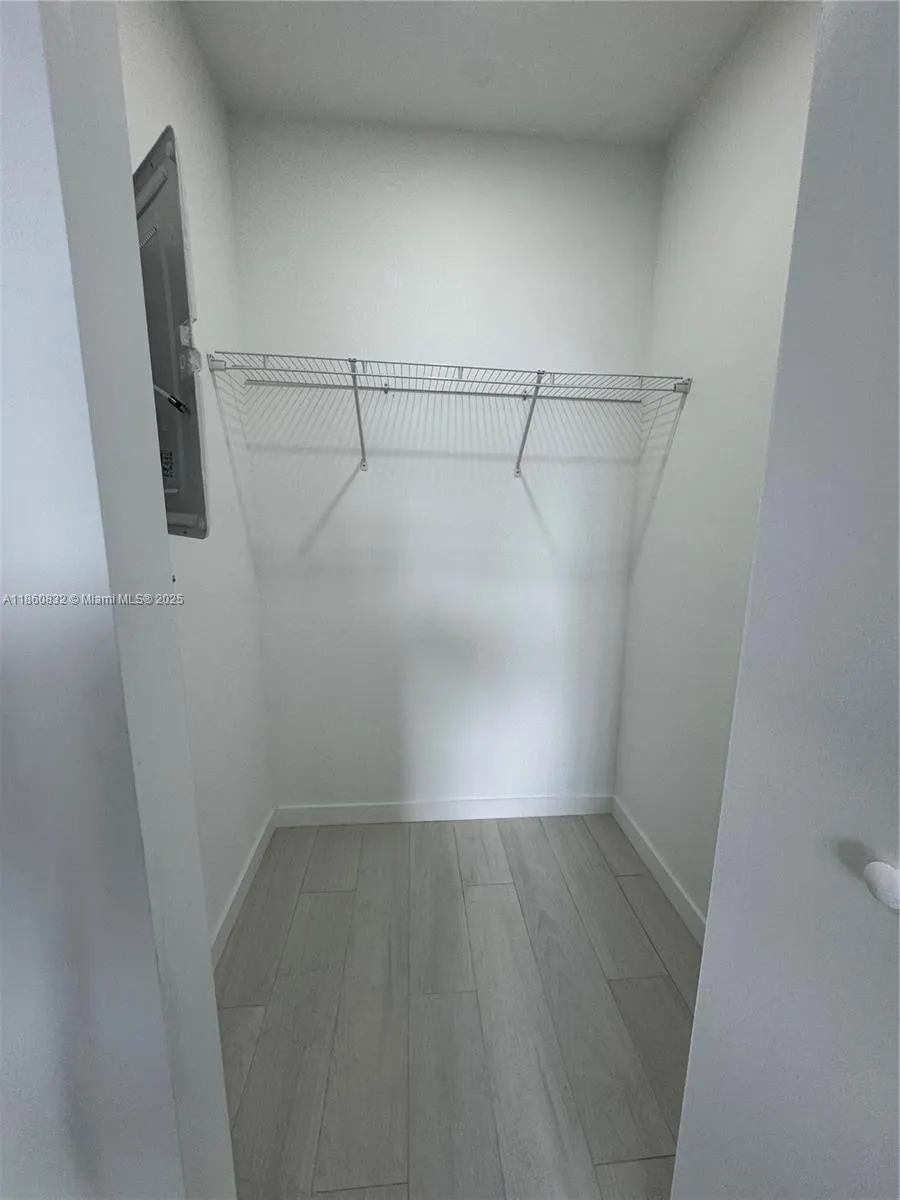 909 E 24th St, #401