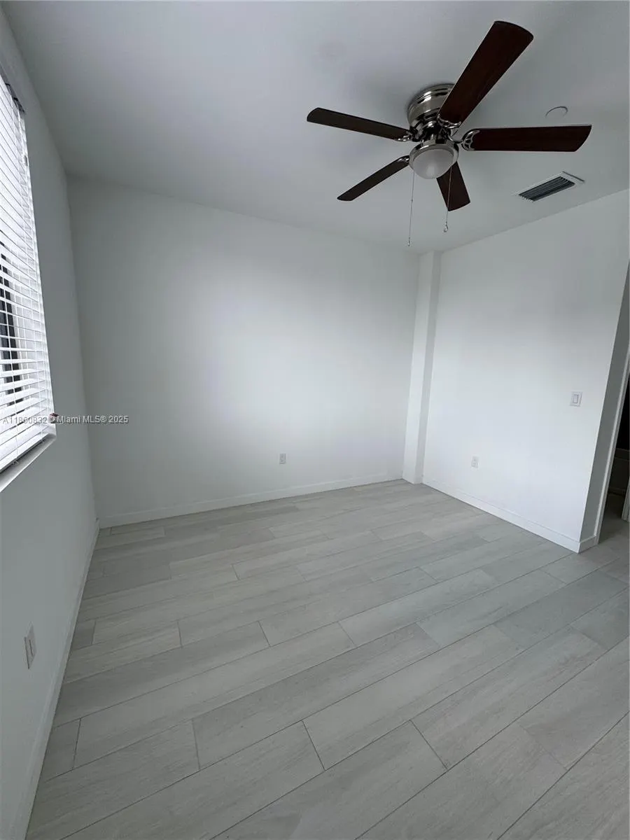 909 E 24th St, #401