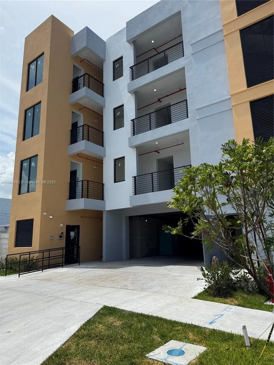 909 E 24th St, #401