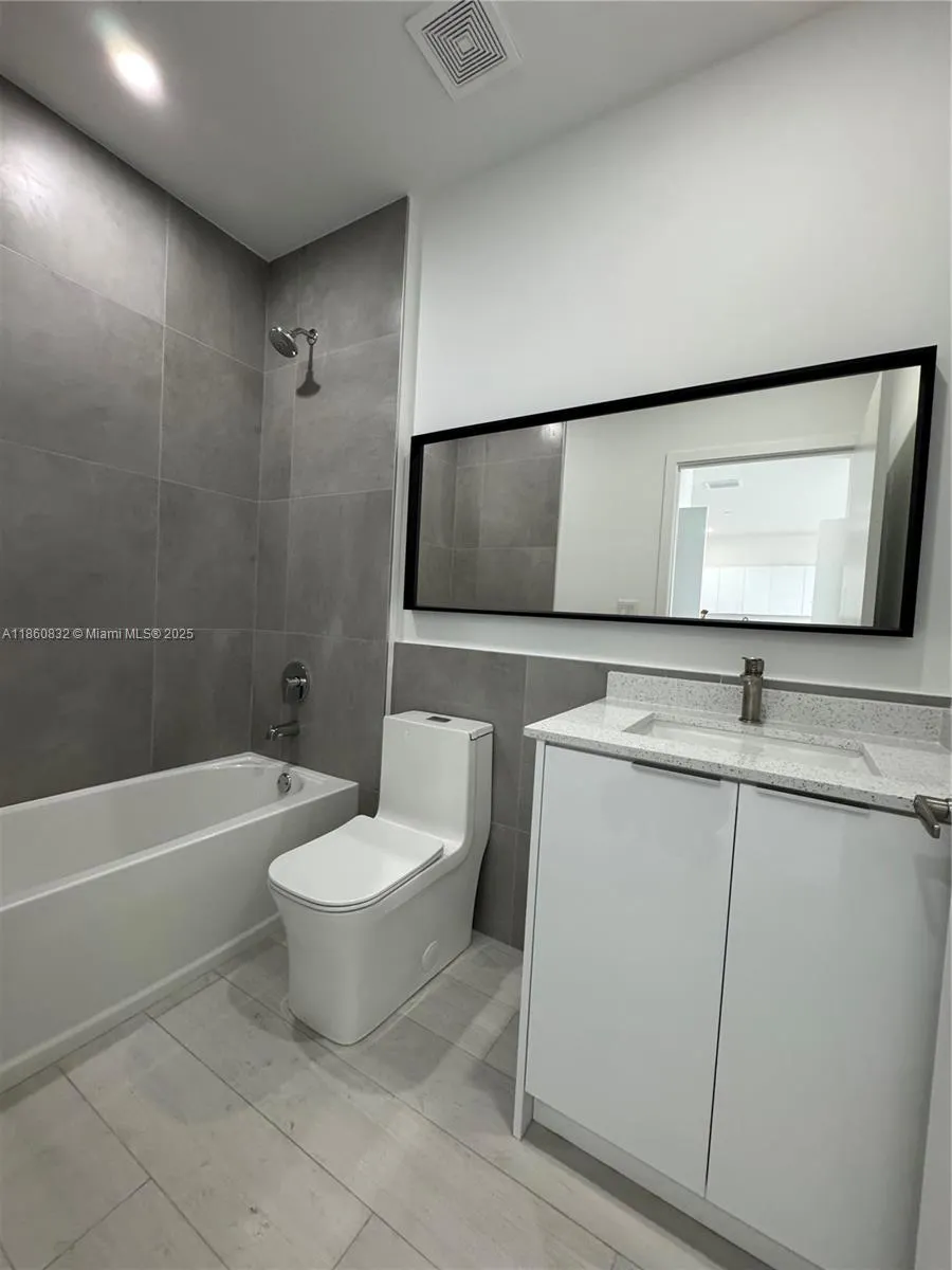909 E 24th St, #401