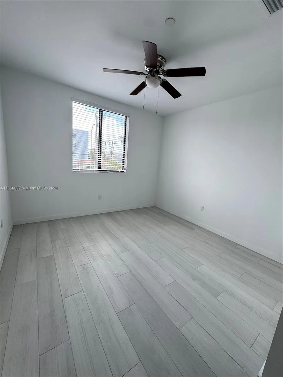 909 E 24th St, #401