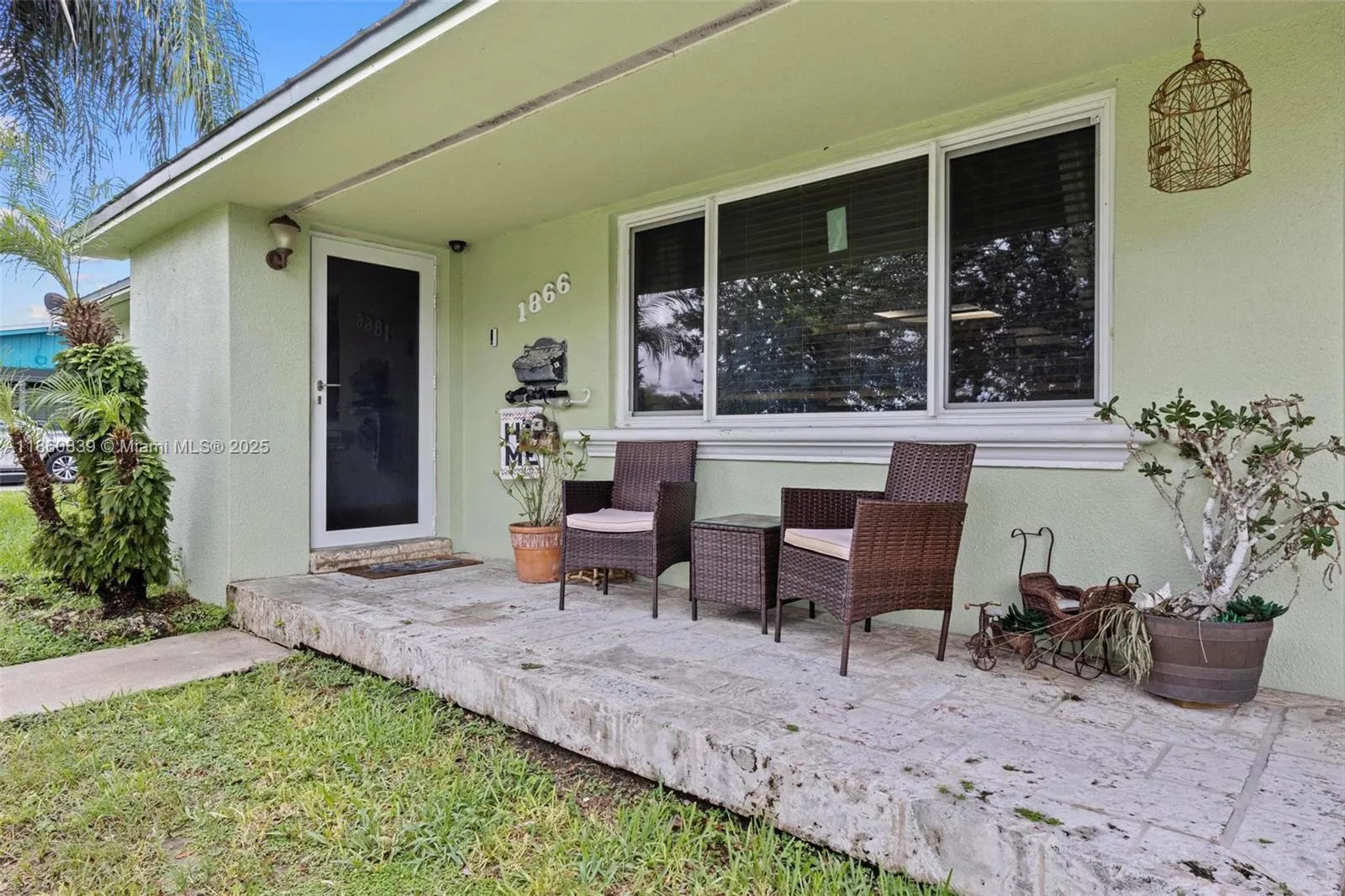 1866 NW 8th Ter