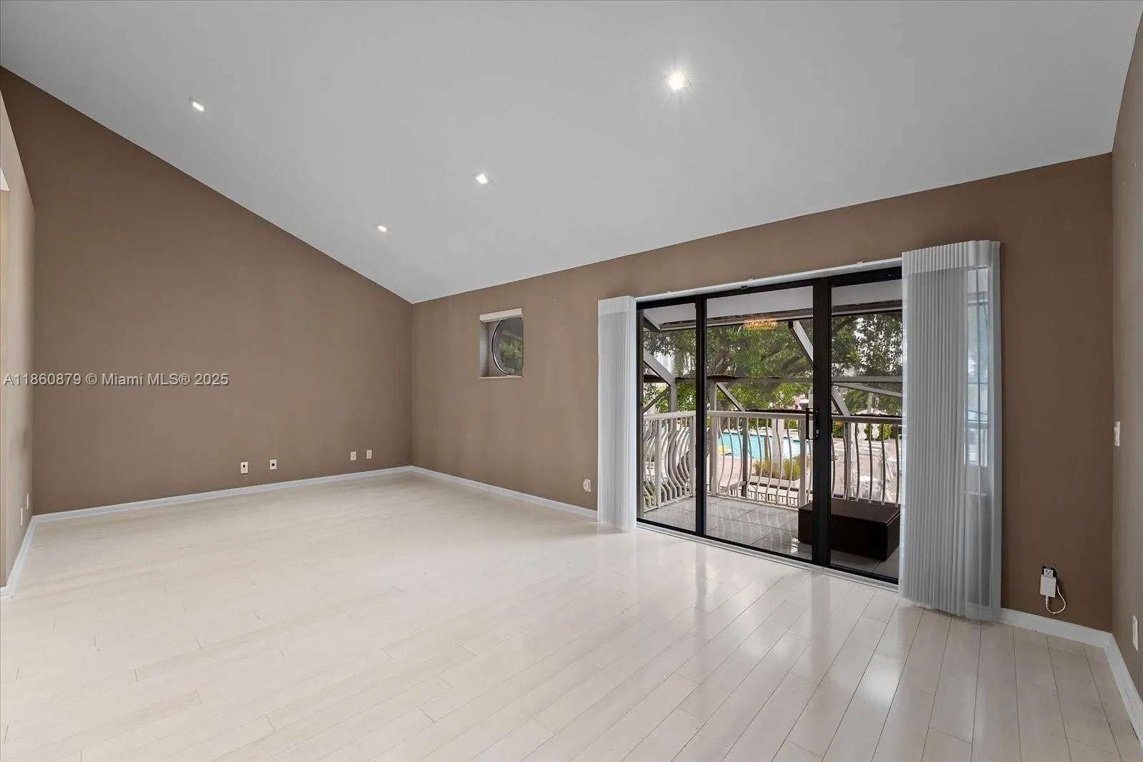 3602 Yacht Club Dr, #405