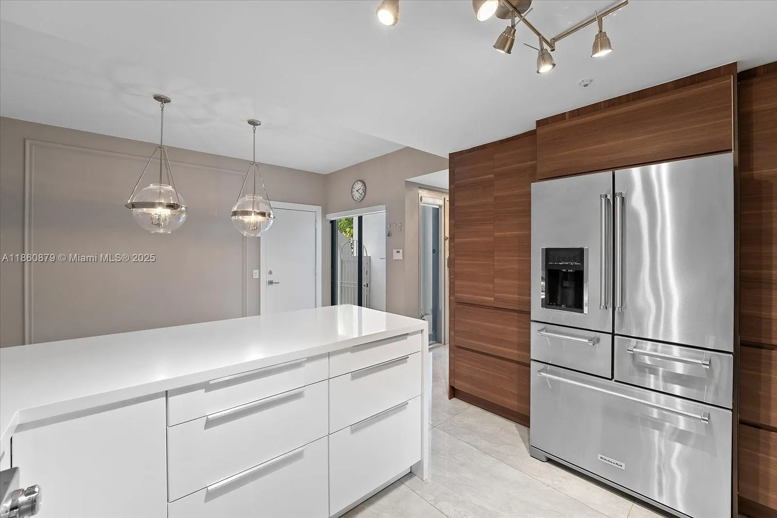 3602 Yacht Club Dr, #405