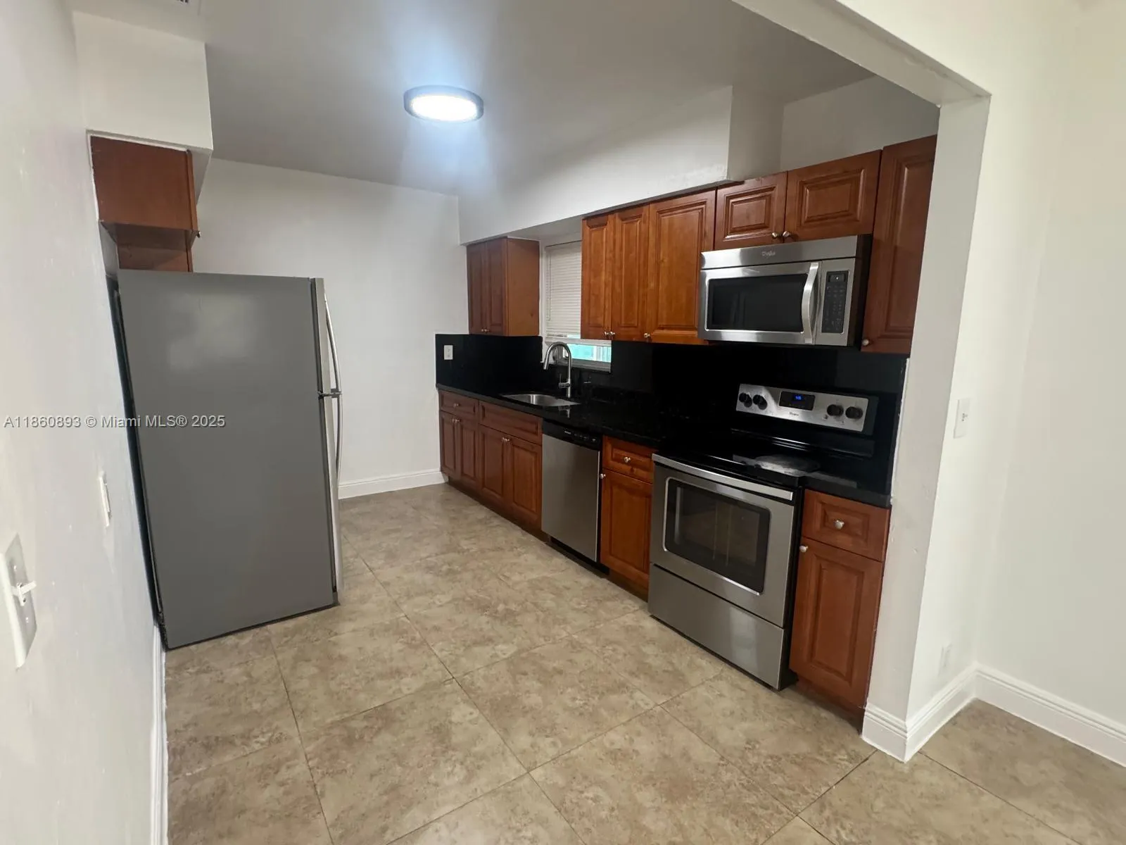 860 NE 164th St