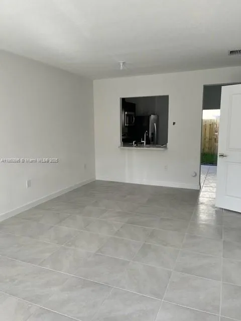 556 NE 4th St, #556