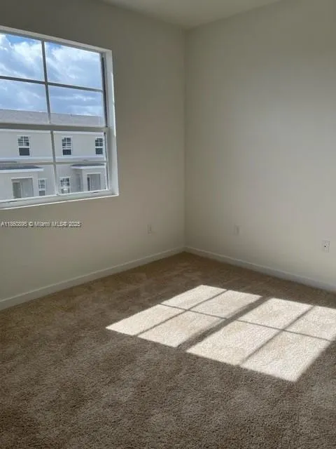 556 NE 4th St, #556