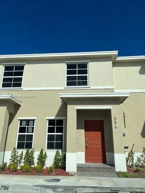 556 NE 4th St, #556