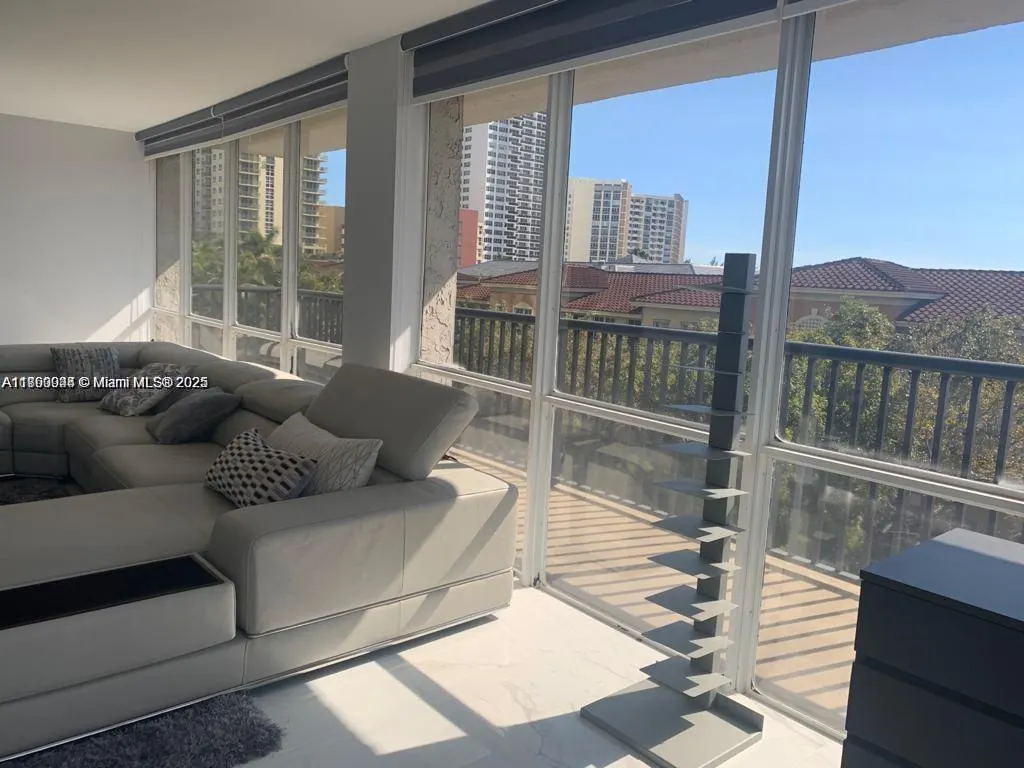 2049 S Ocean Dr, #401