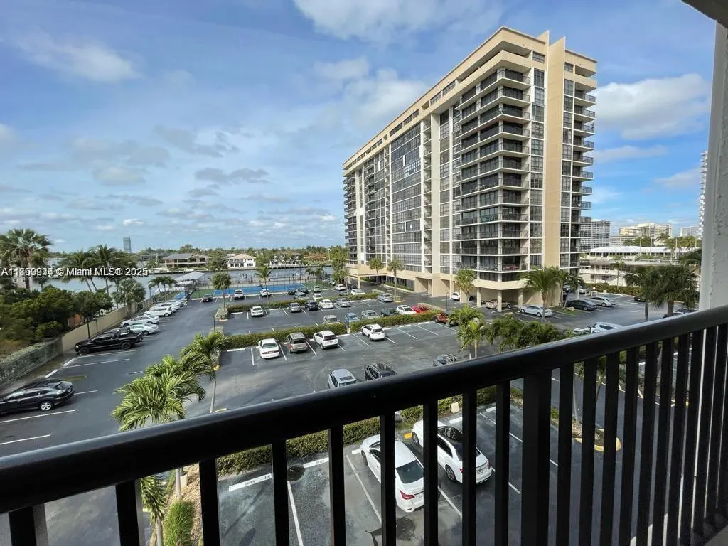 2049 S Ocean Dr, #401