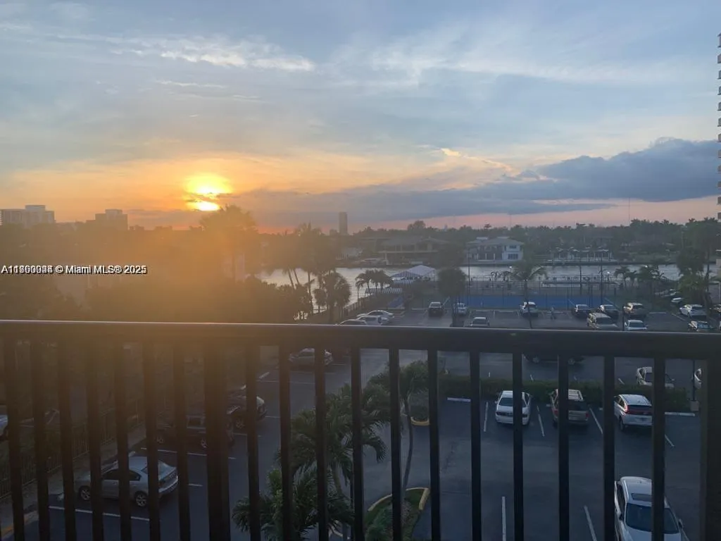 2049 S Ocean Dr, #401
