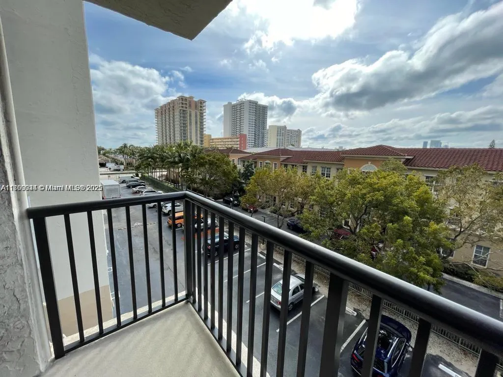 2049 S Ocean Dr, #401