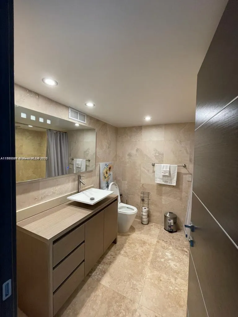 2049 S Ocean Dr, #401