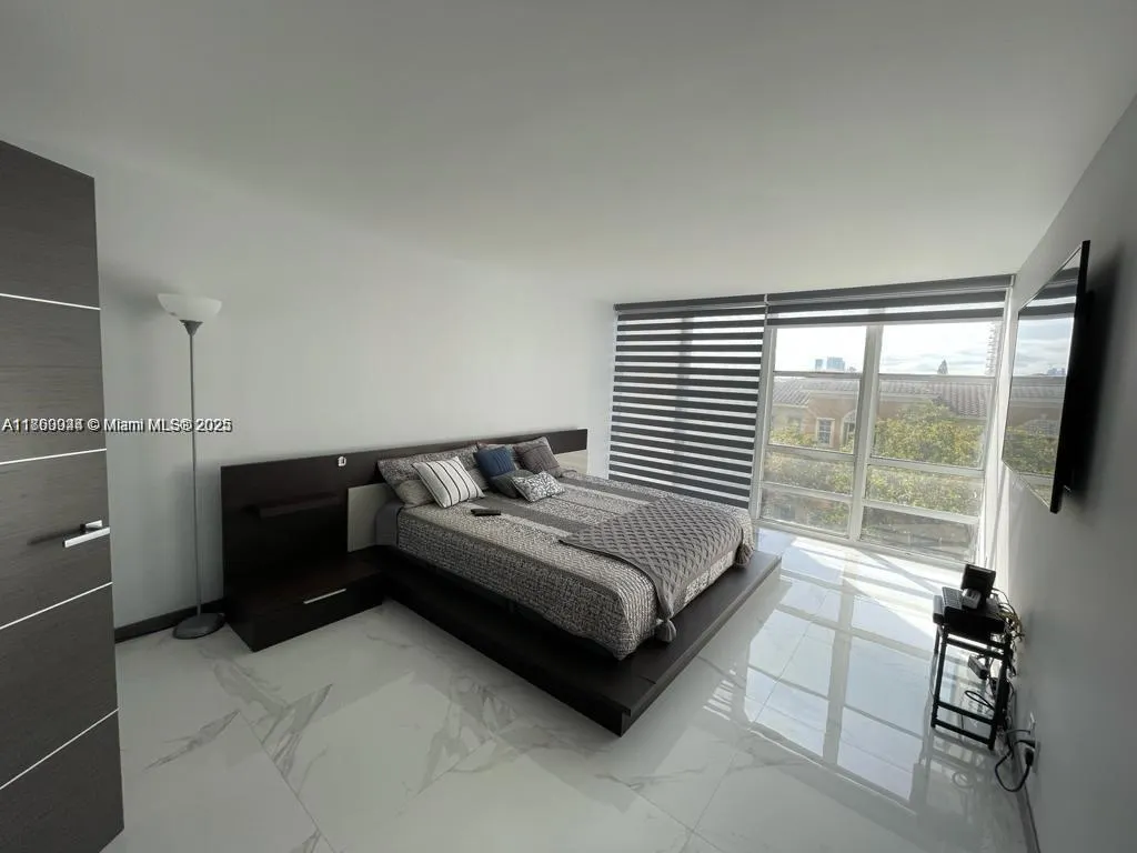 2049 S Ocean Dr, #401
