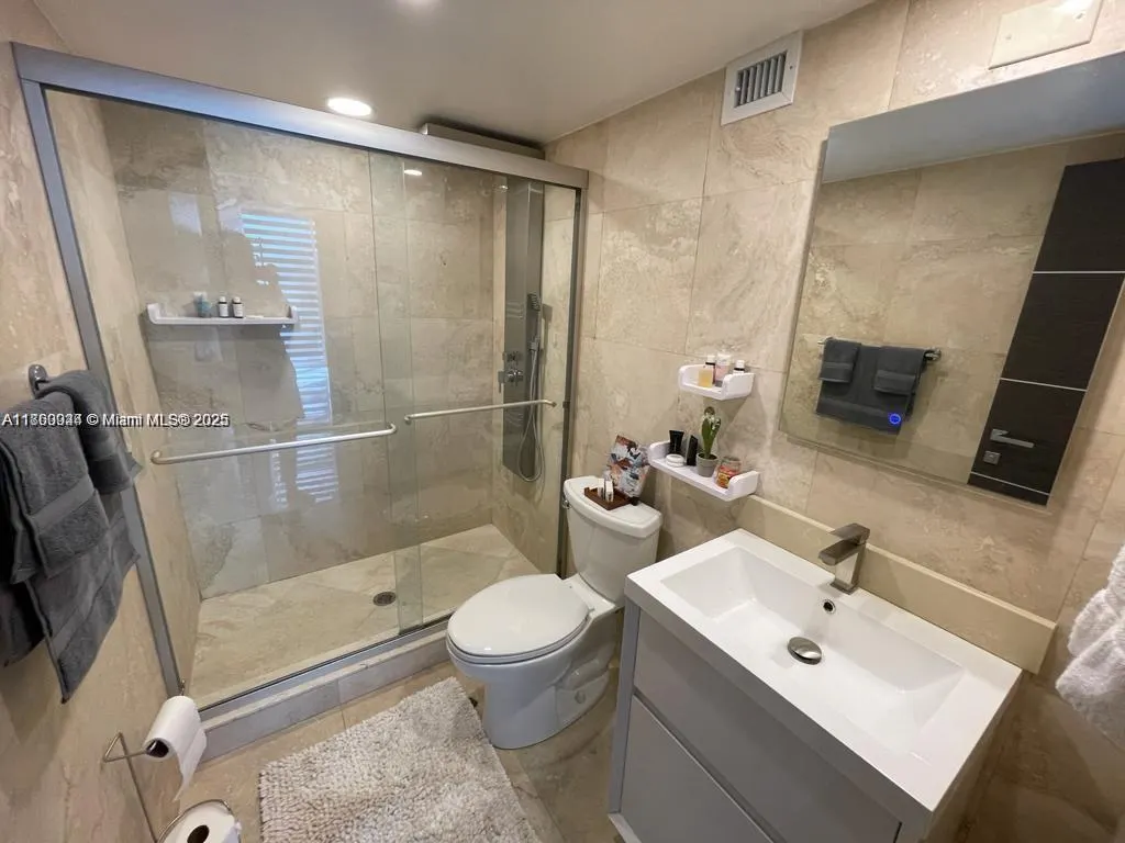 2049 S Ocean Dr, #401