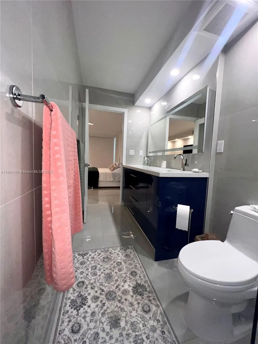 100 Bayview Dr, #1524