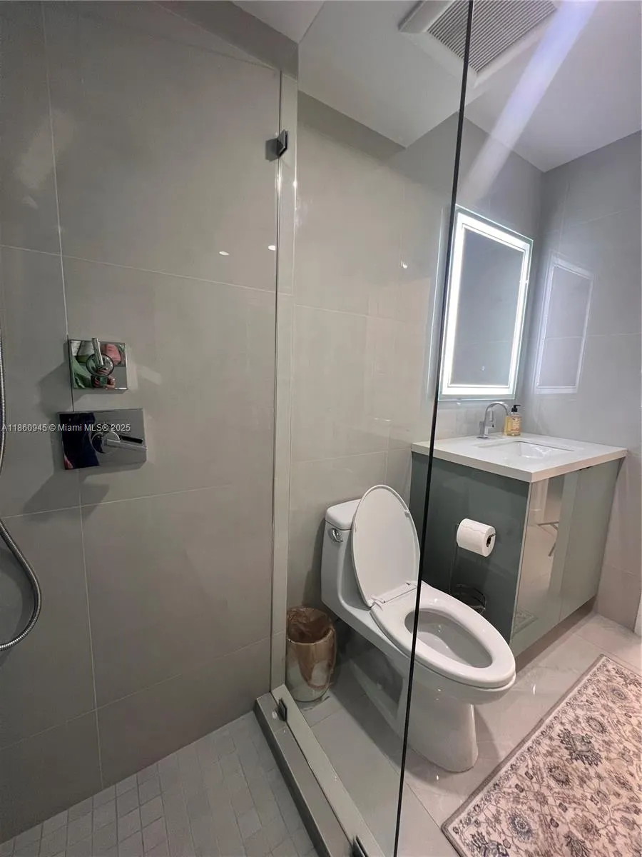 100 Bayview Dr, #1524