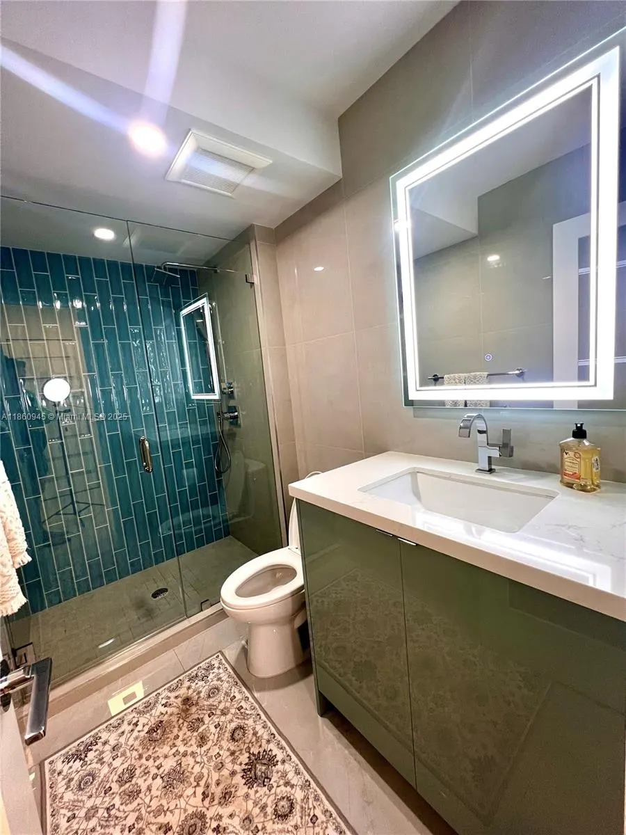 100 Bayview Dr, #1524