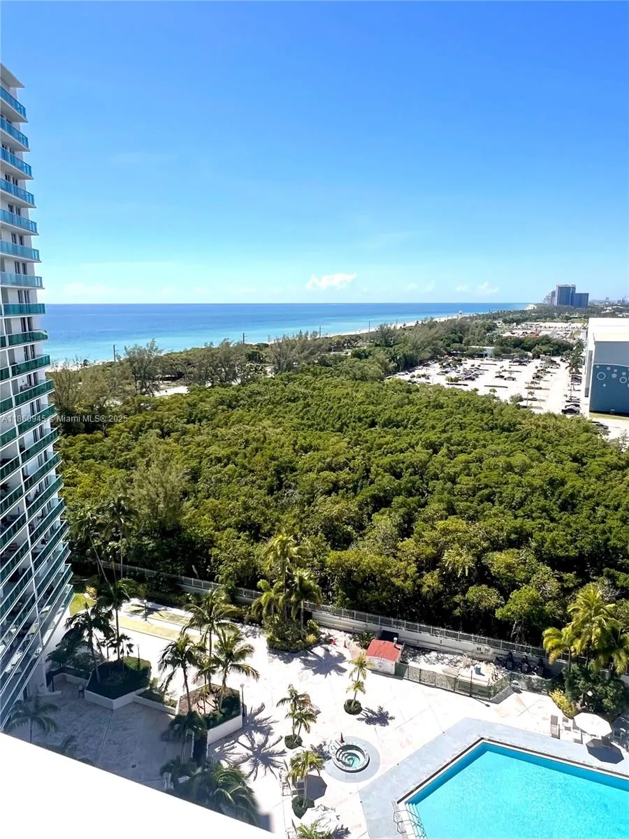 100 Bayview Dr, #1524