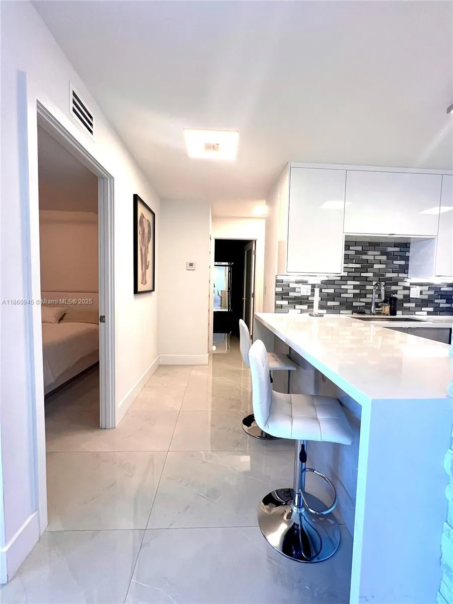100 Bayview Dr, #1524