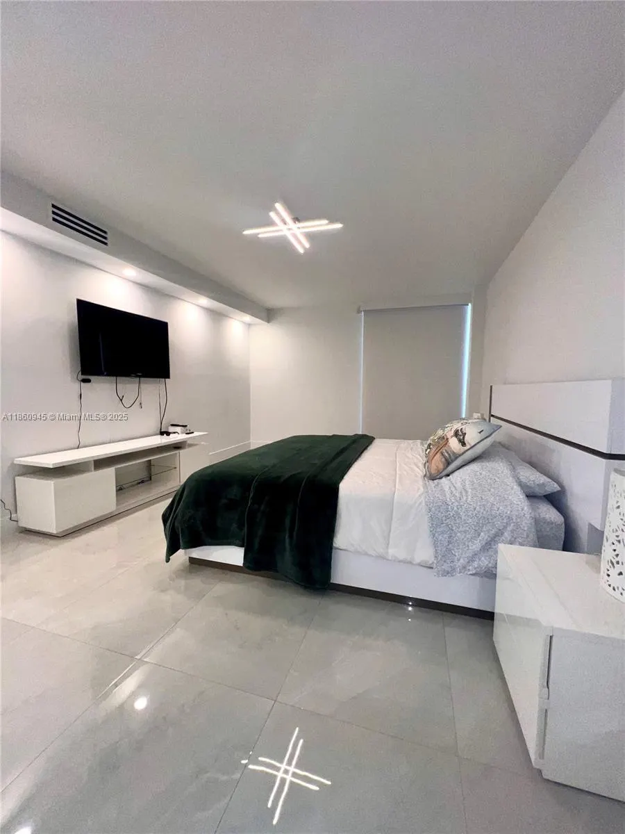 100 Bayview Dr, #1524