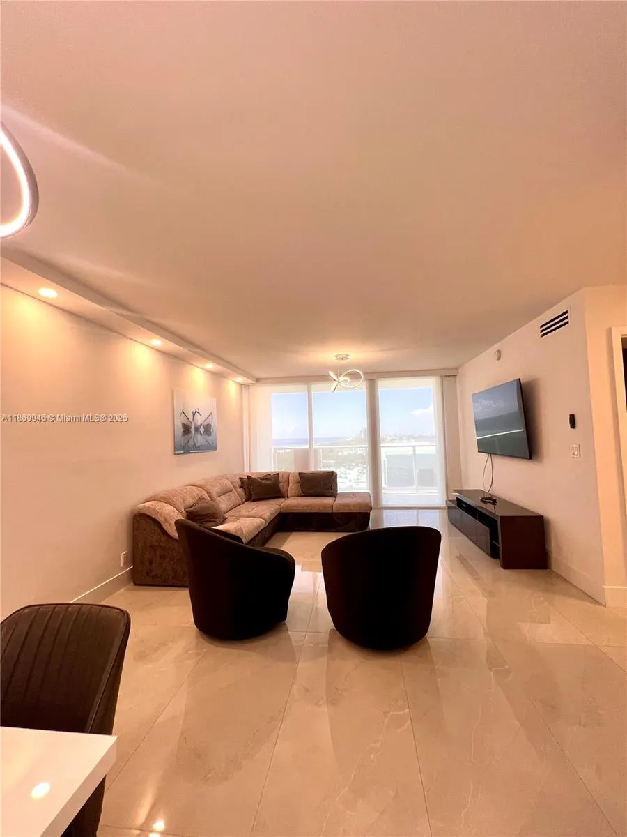 100 Bayview Dr, #1524