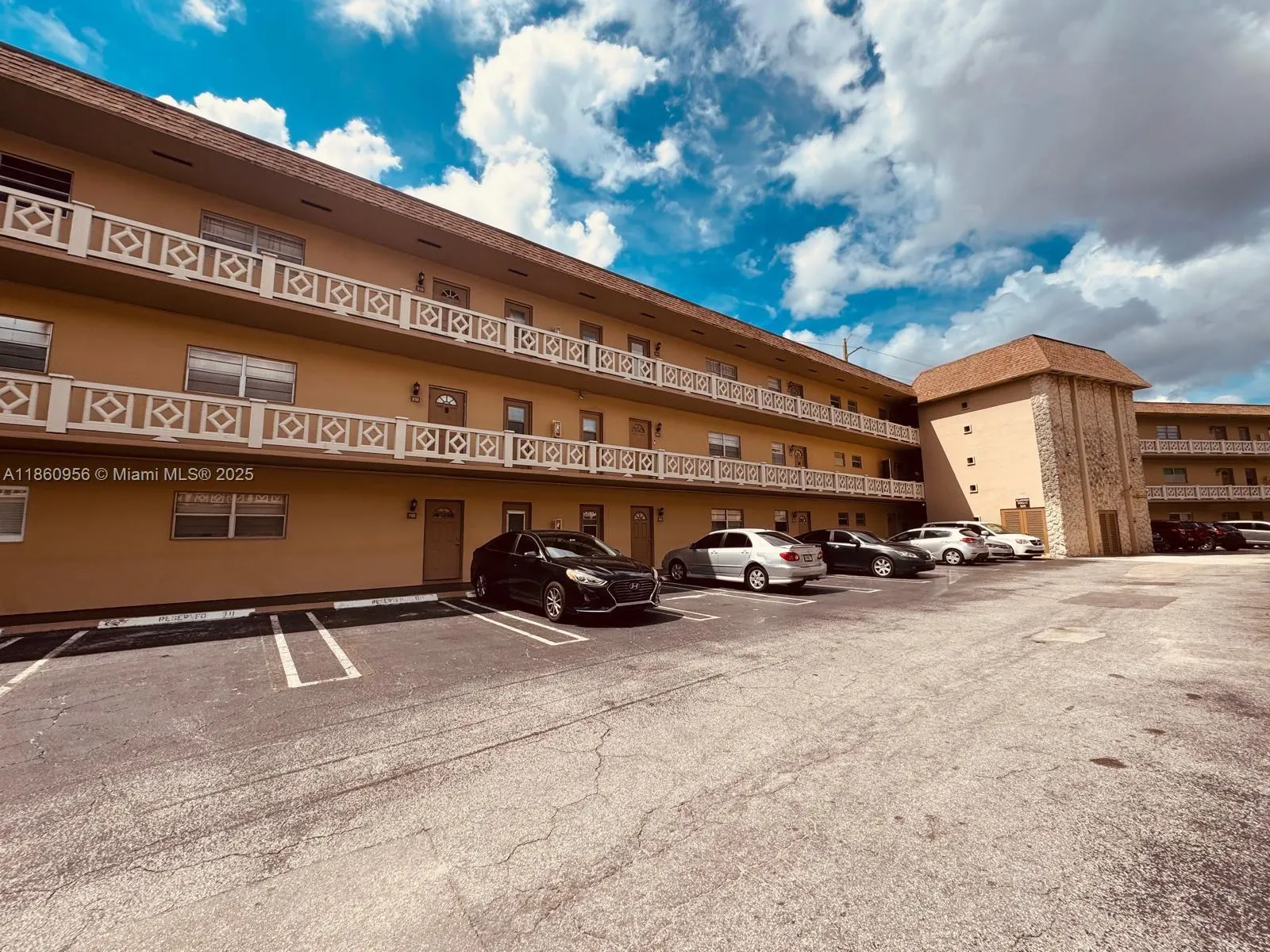5011 W Oakland Park Blvd, #207