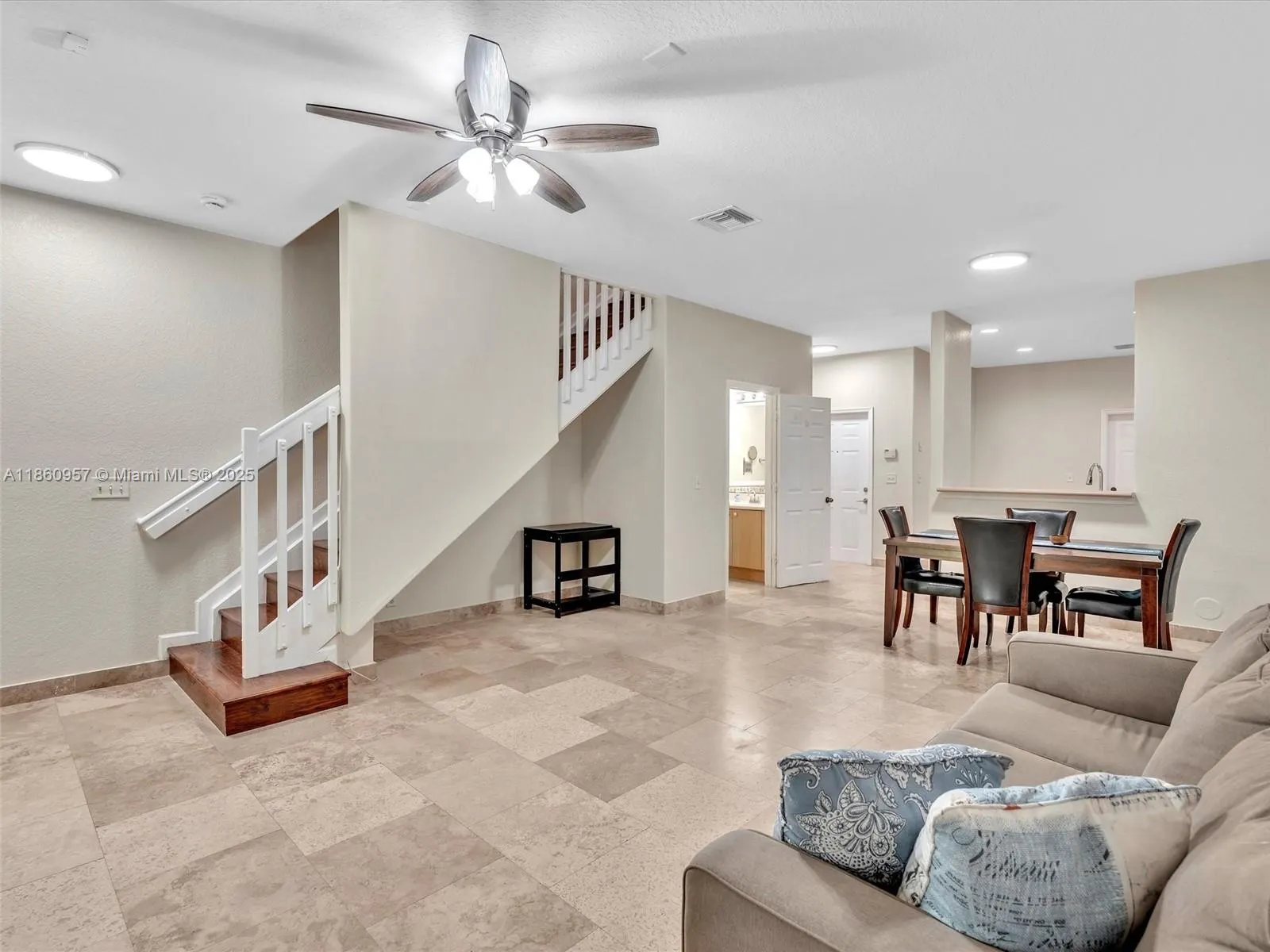 3853 Tree Top Dr