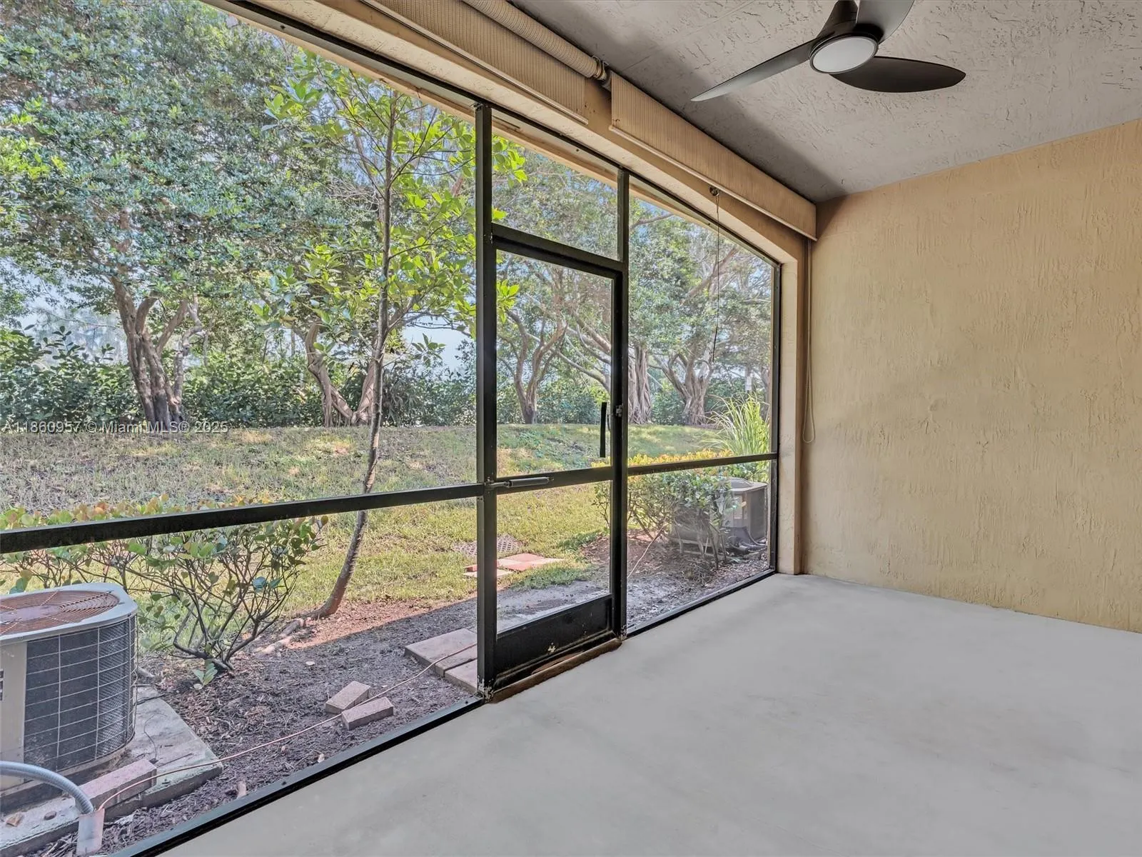3853 Tree Top Dr