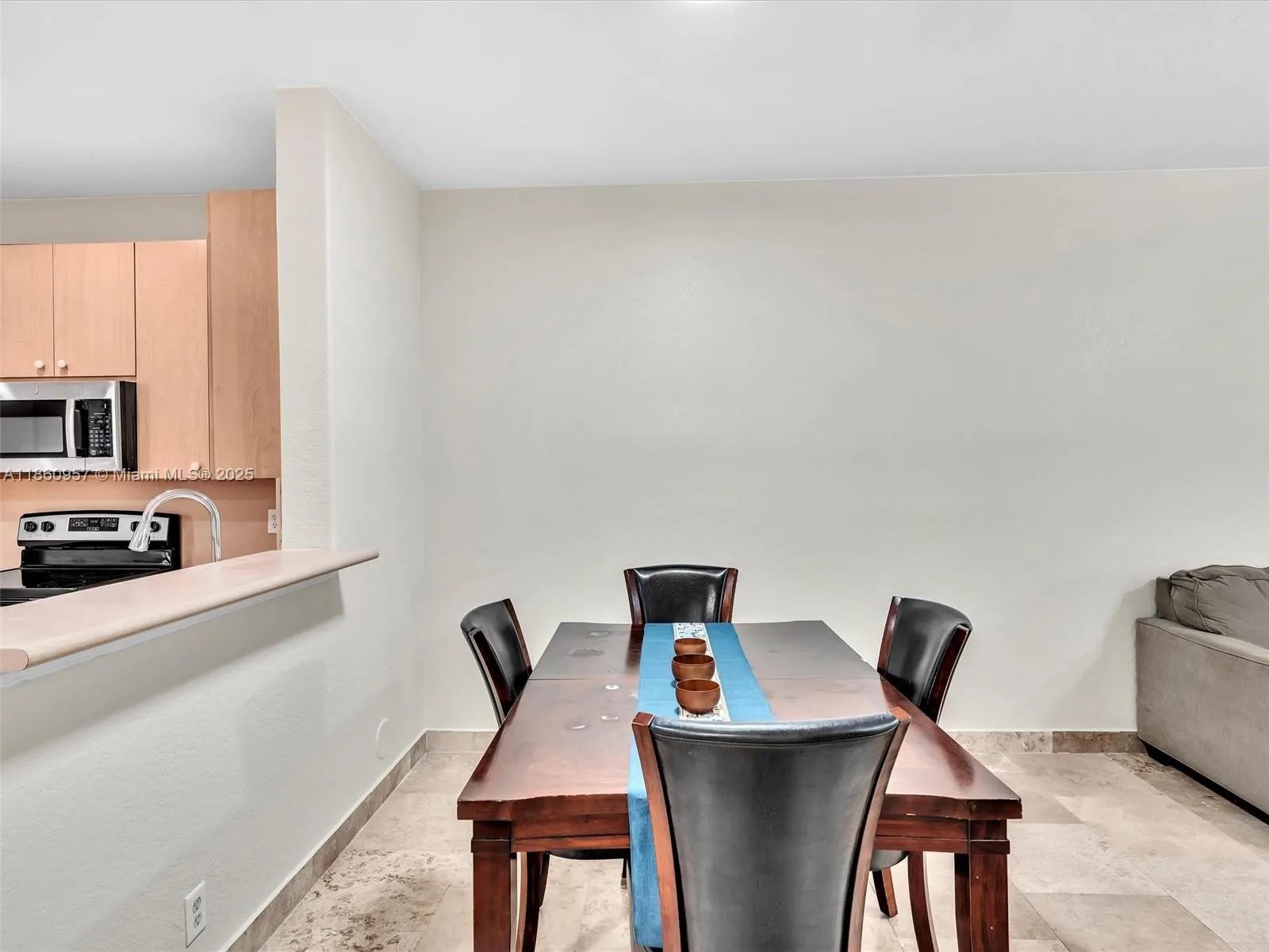 3853 Tree Top Dr