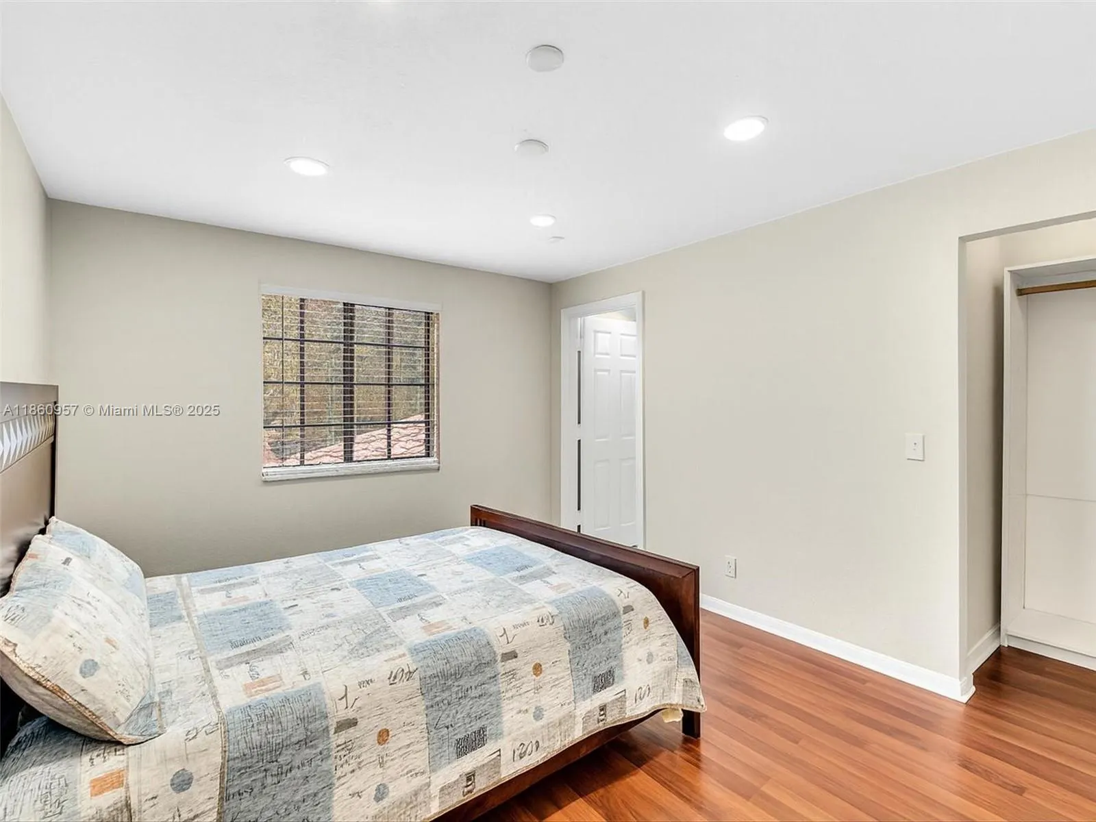 3853 Tree Top Dr