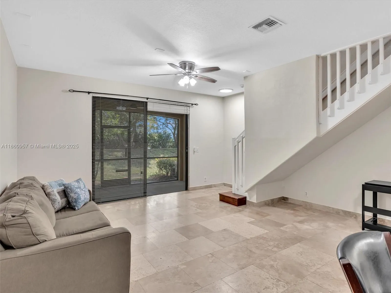 3853 Tree Top Dr