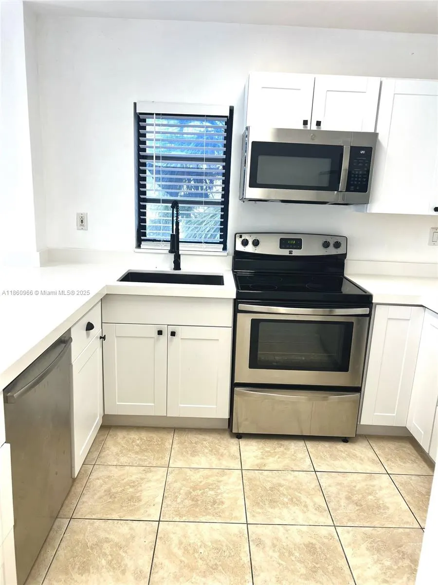 2200 E Hallandale Beach Blvd, #207