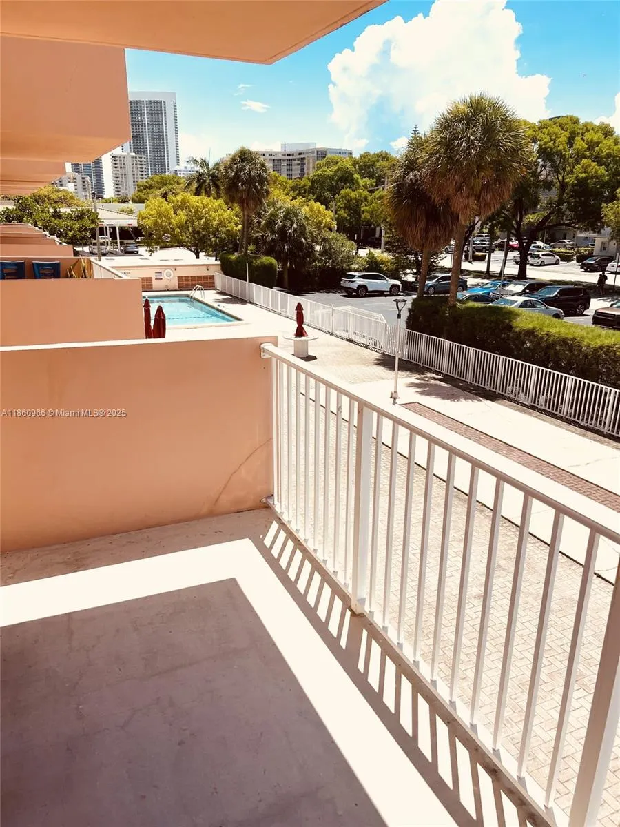 2200 E Hallandale Beach Blvd, #207