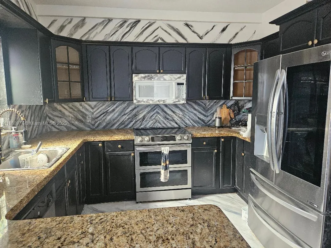 1100 NW 26th St, #2