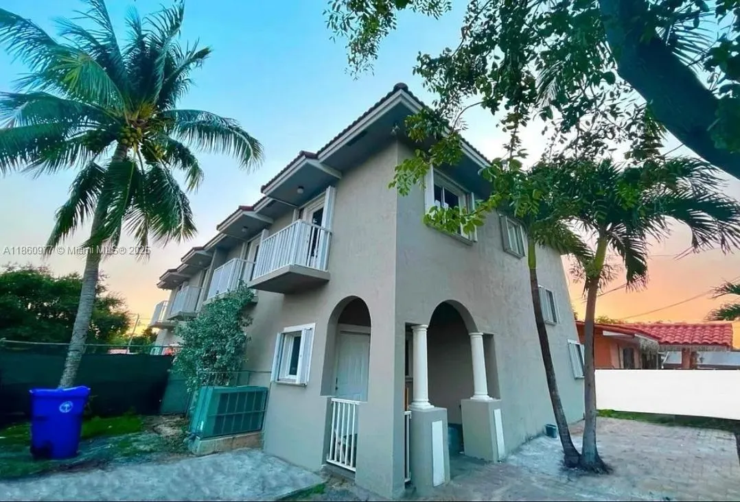 1100 NW 26th St, #2