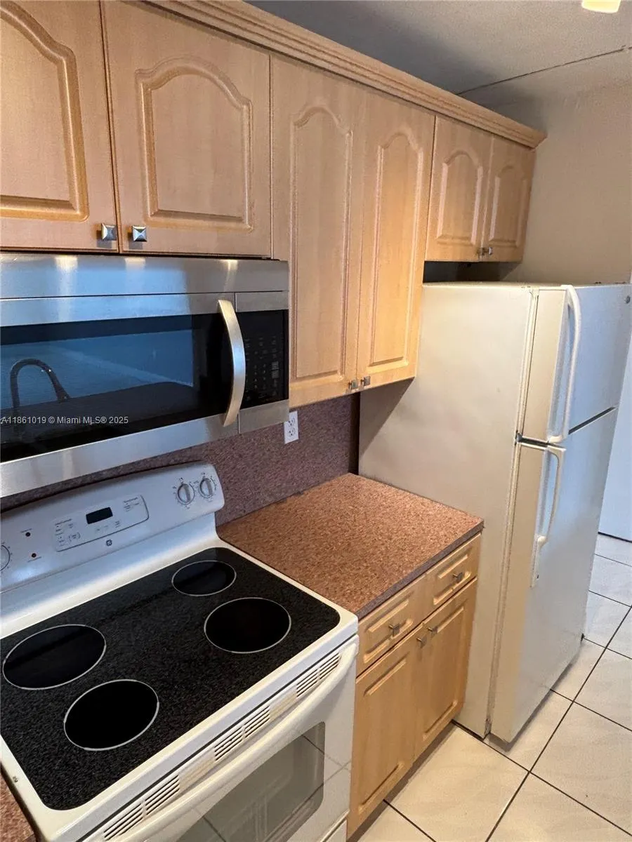 8883 Fontainebleau Blvd, #202