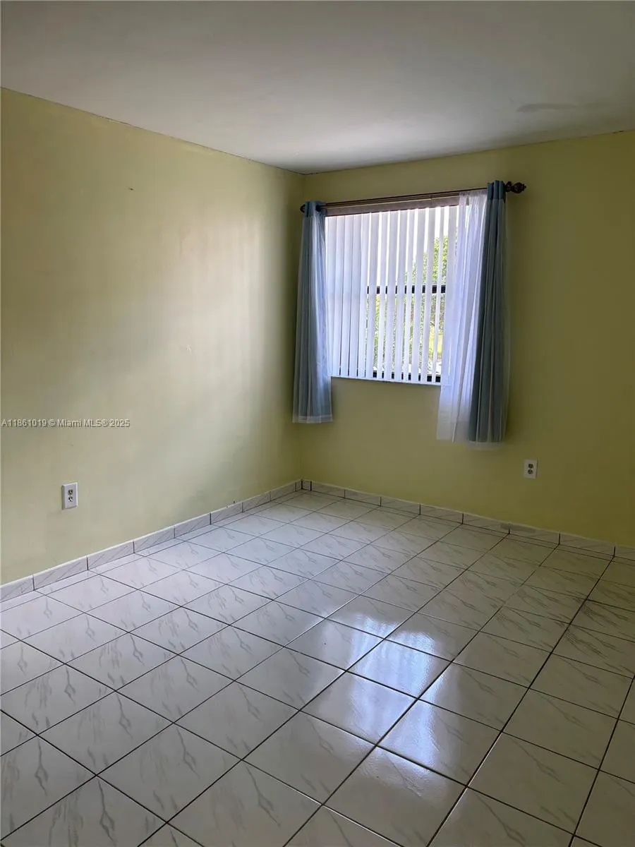 8883 Fontainebleau Blvd, #202