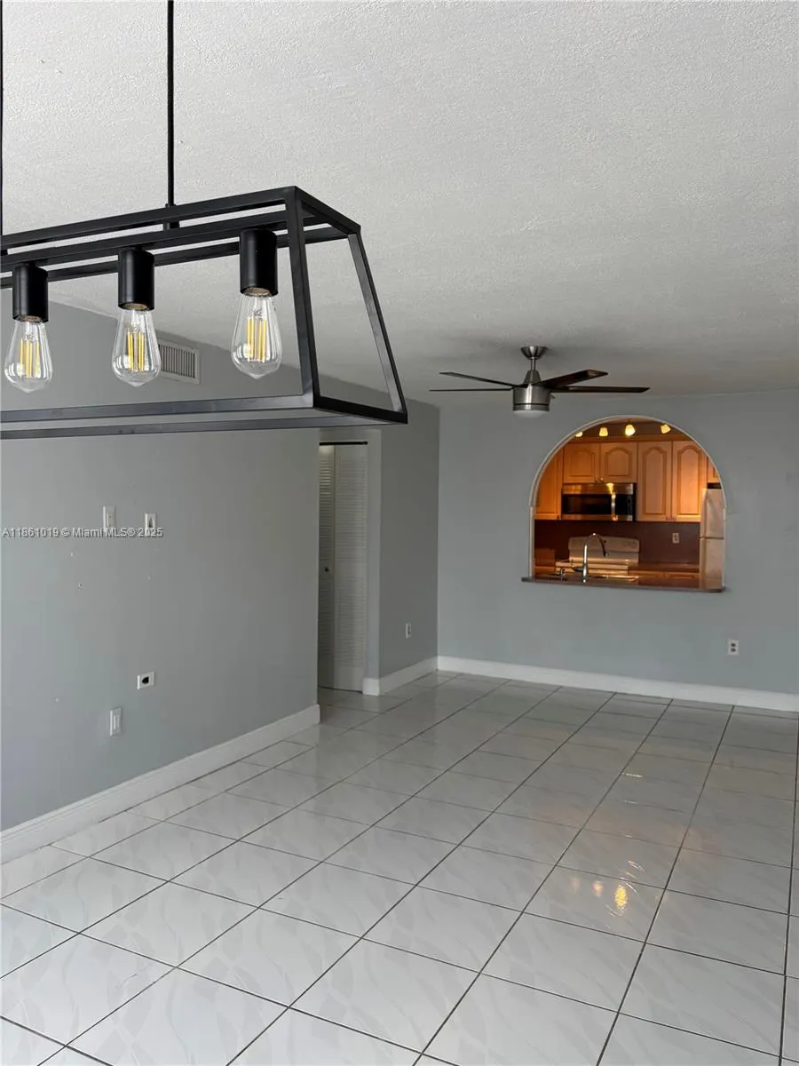 8883 Fontainebleau Blvd, #202