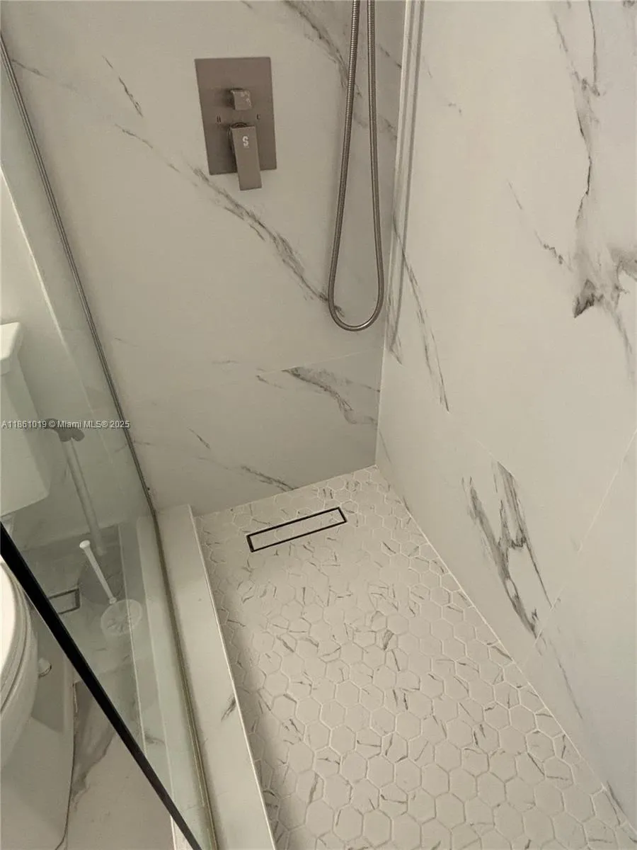 8883 Fontainebleau Blvd, #202