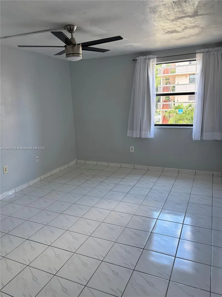 8883 Fontainebleau Blvd, #202
