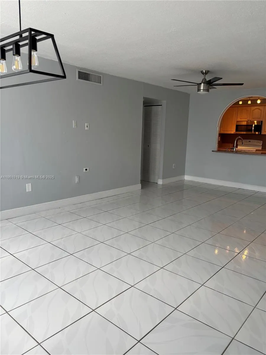 8883 Fontainebleau Blvd, #202