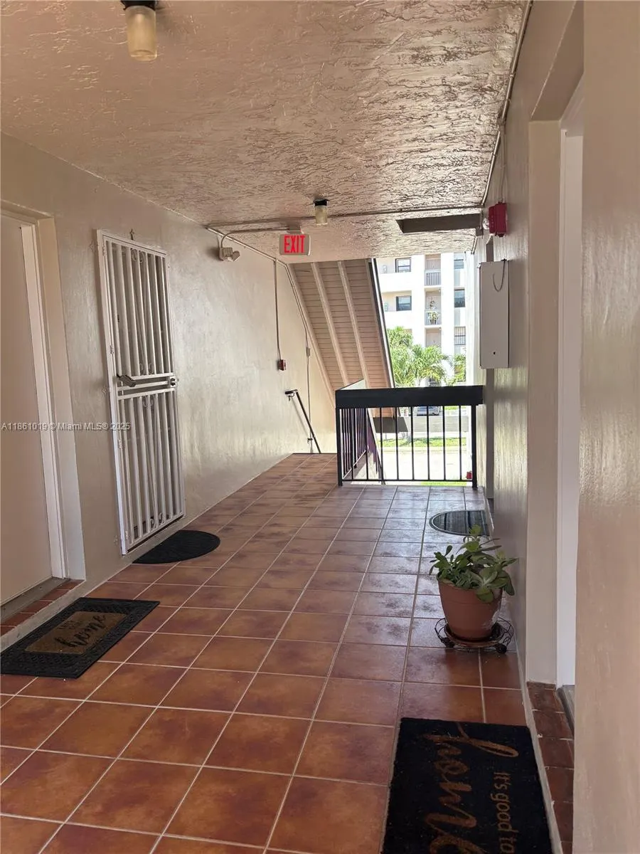 8883 Fontainebleau Blvd, #202