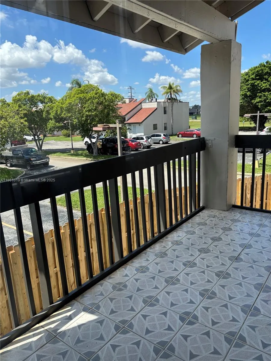 8883 Fontainebleau Blvd, #202