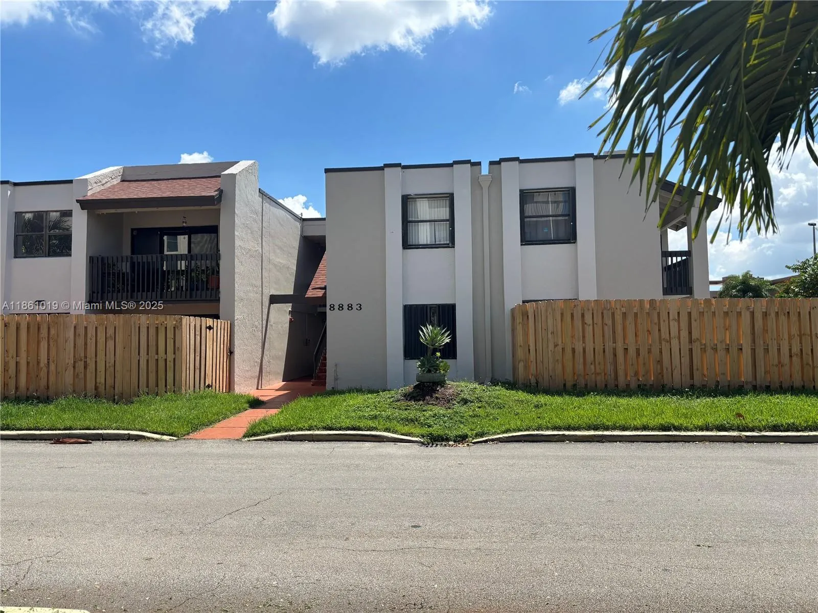 8883 Fontainebleau Blvd, #202