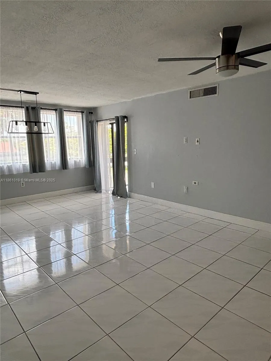 8883 Fontainebleau Blvd, #202