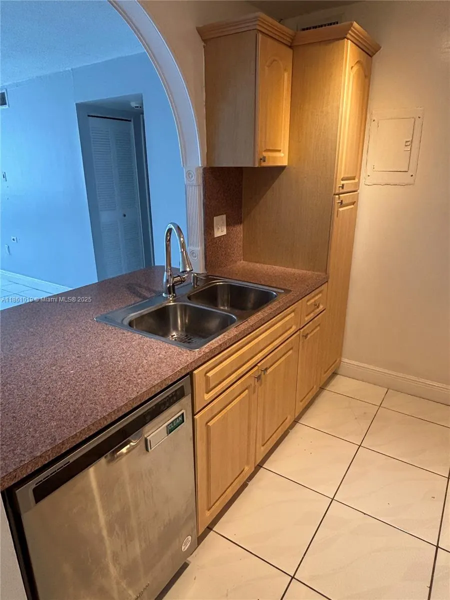8883 Fontainebleau Blvd, #202