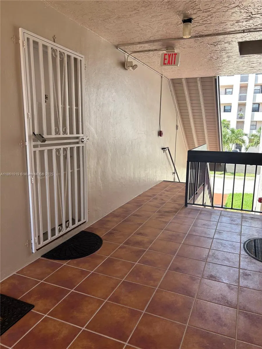 8883 Fontainebleau Blvd, #202