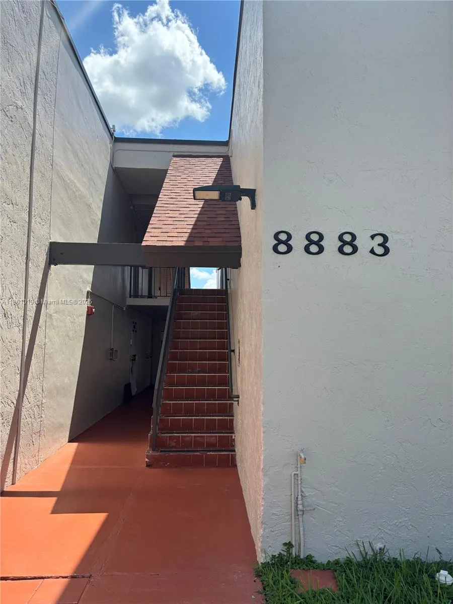 8883 Fontainebleau Blvd, #202